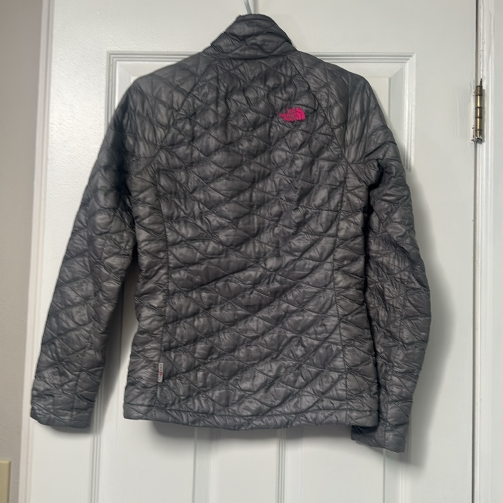The North Face Woman’s lightweight Insulated Puffer Jacket Gray size extra Small - Picture 3 of 5
